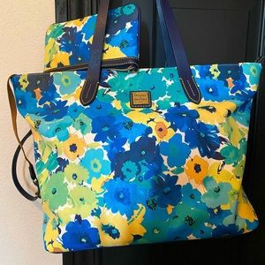 Vibrant Summer Ready Dooney & Bourke Flower Shoulder Bag🌸🌸